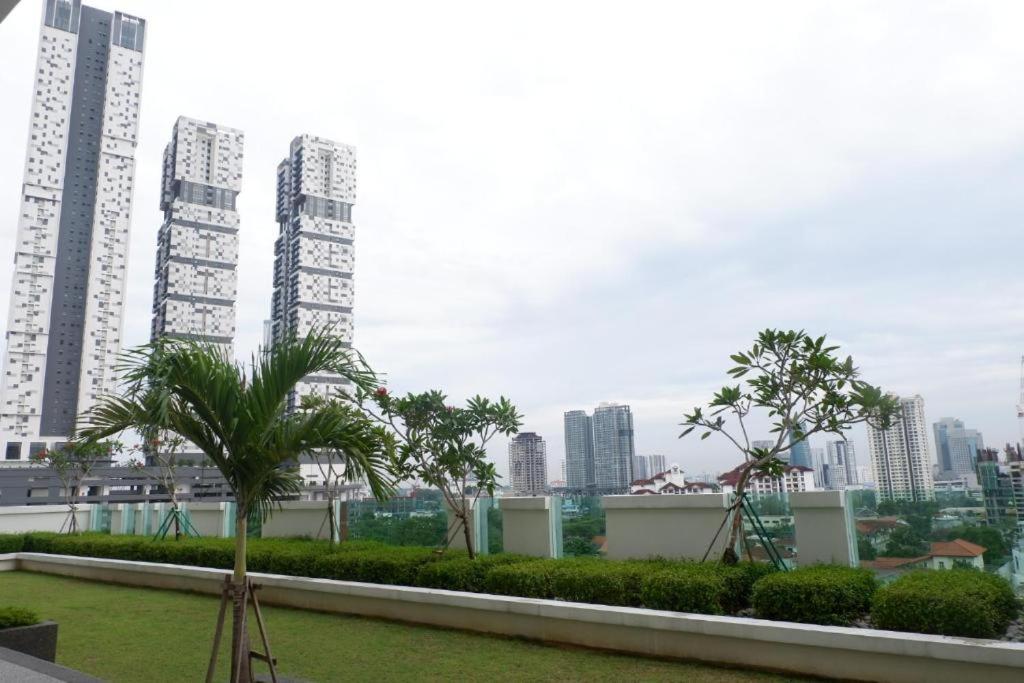 Monic Staycation #pinnacle Tower At Jb Centre