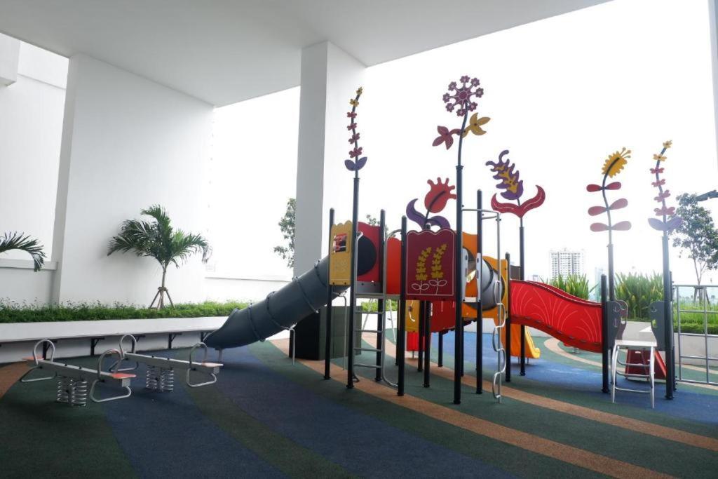 Monic Staycation #pinnacle Tower At Jb Centre