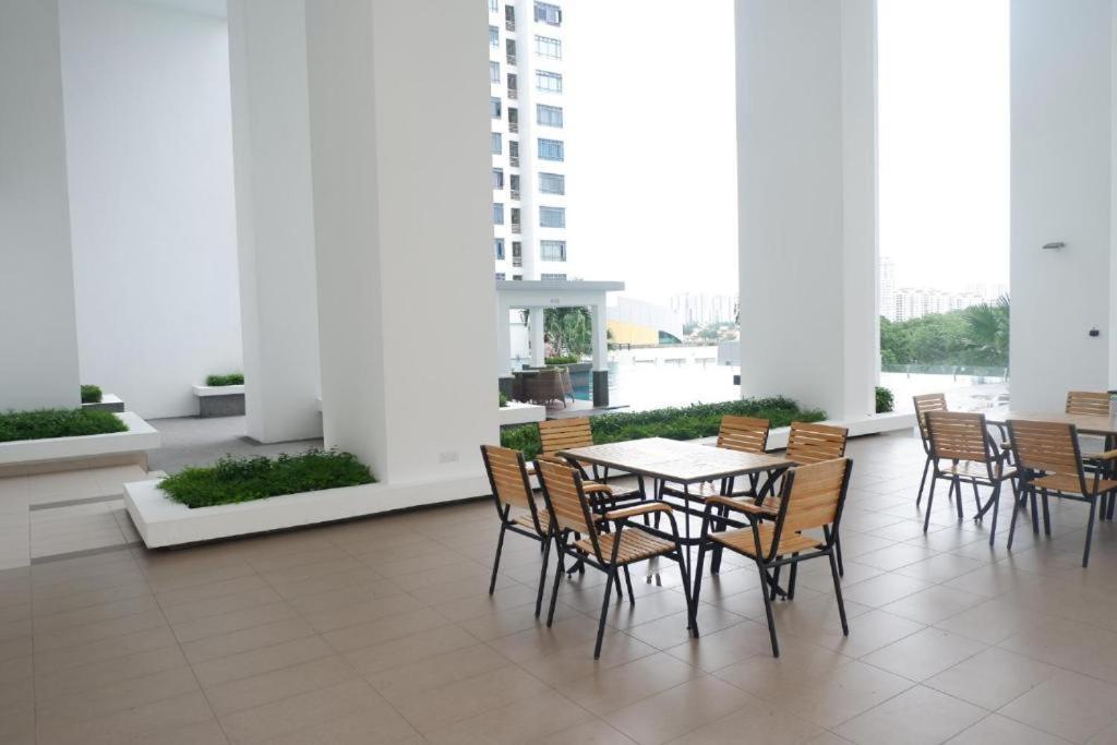 Monic Staycation #pinnacle Tower At Jb Centre *