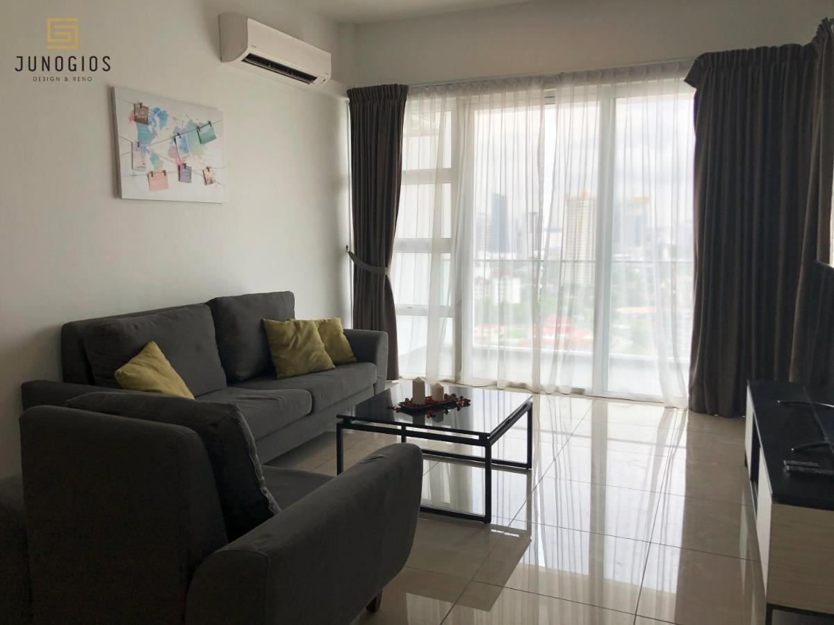 Monic Staycation #pinnacle Tower At Jb Centre