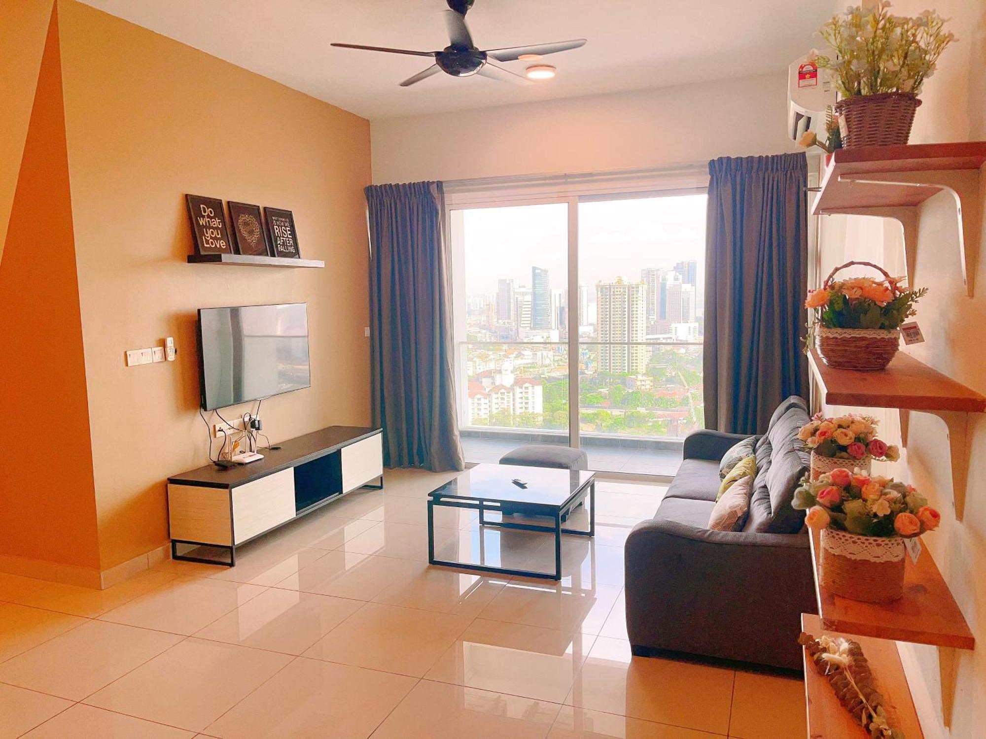 Monic Staycation #pinnacle Tower At Jb Centre